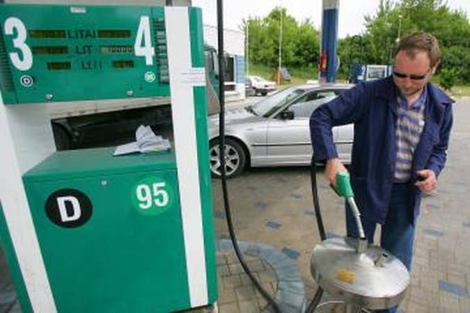 Vairuotojai teigia, kad degalinės apgaudinėja 
