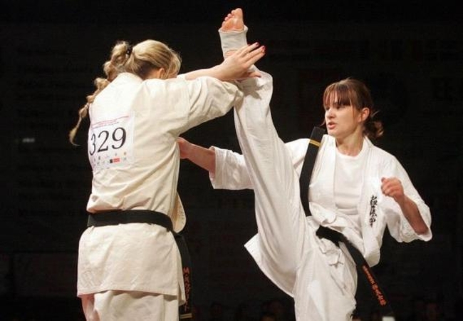 I .Mikštaitė karate pasaulio čempionatui rengiasi kovodama su vyrais