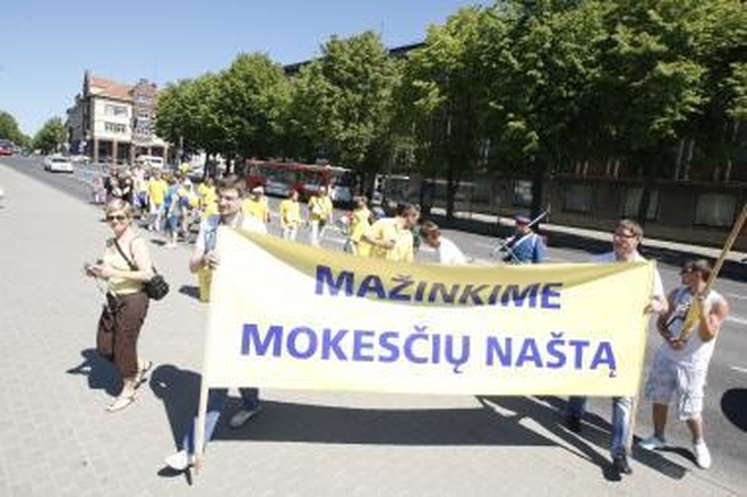 Politikai šventė laisvę nuo mokesčių