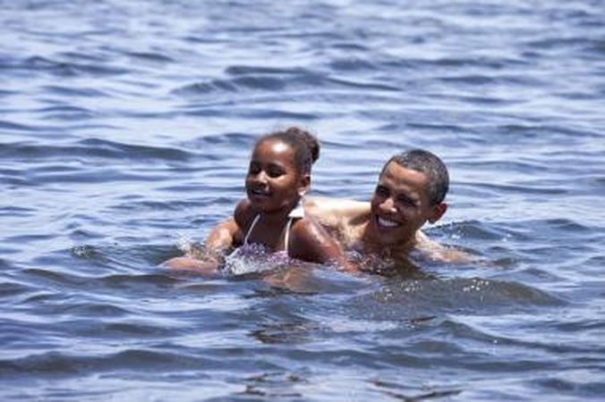 B.Obama įrodė, kad Meksikos įlankoje maudytis saugu