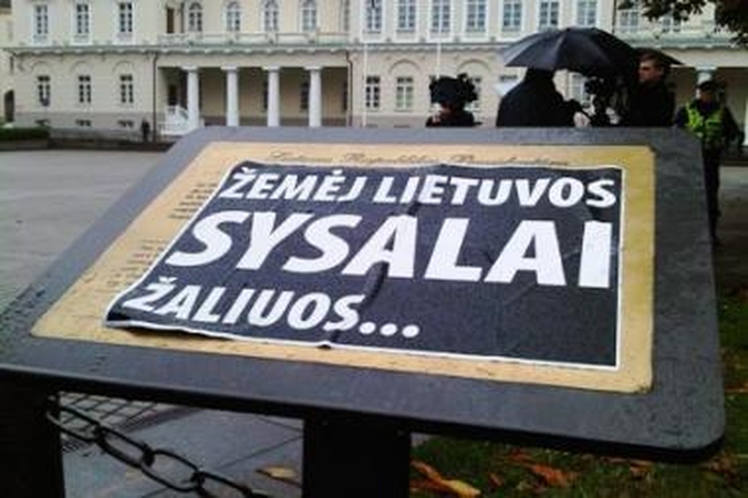 L.Kedienė Prezidentei nunešė protestuotojų reikalavimus (papildyta)