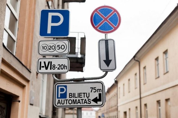 Vilniaus senamiestyje - trečdaliu mažesni nei įprasta kelio ženklai
