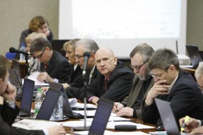 Politikai negrąžina neteisėtai gautų algų 