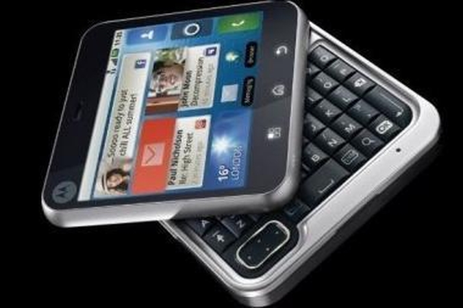 „Motorola Flipout“ – įdomus „Android 2.1“ telefonas