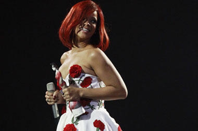Rihanna kaltinama nuplagijavusi garsaus mados fotografo darbus (foto)