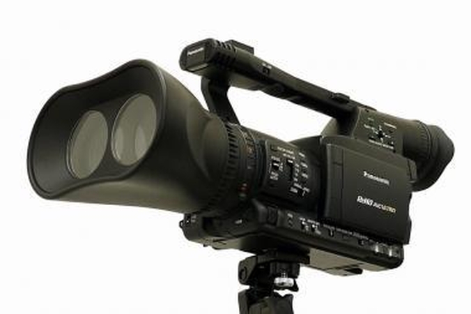 „Panasonic“ kuria trimačio vaizdo kamerą