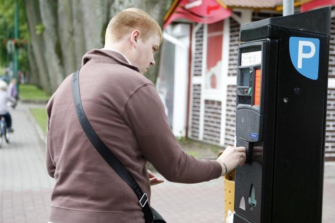 Palangoje - trigubai daugiau automobilių stovos skaitiklių