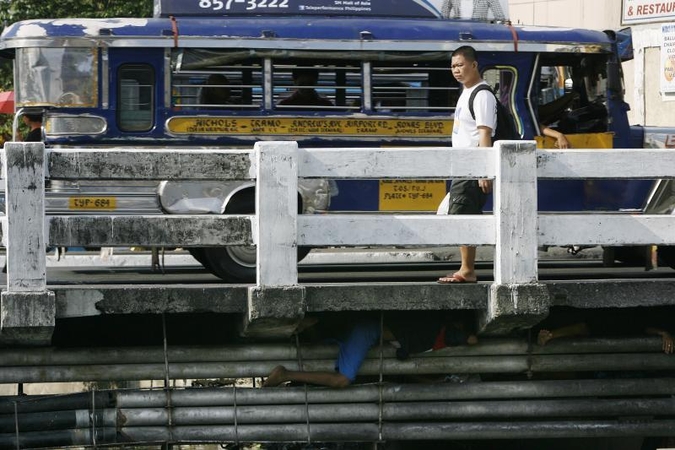 Filipinuose autobusui nukritus nuo skardžio žuvo 11 žmonių