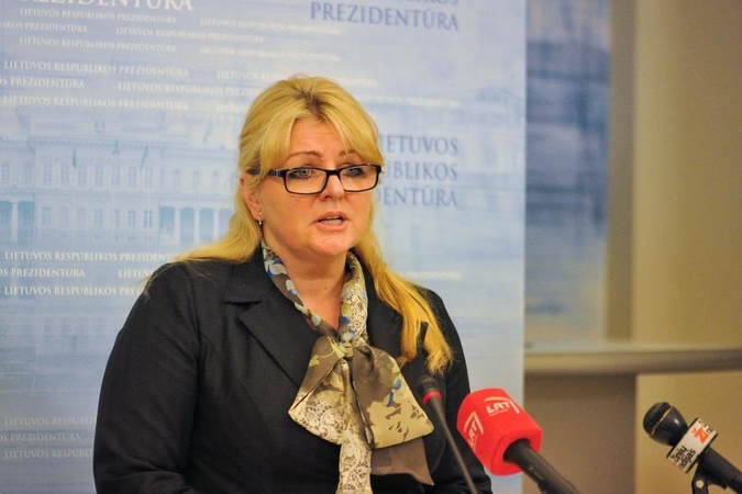 Ministrei patarinės už melagingus parodymus nuteista „darbietė“