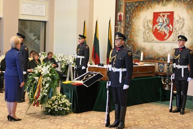 Prezidentė nedalyvaus už A.Brazauską aukojamose šv.Mišiose Katedroje (papildyta)