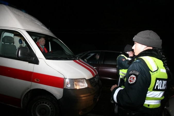 Magistralėje Klaipėda-Kaunas apvirto mikroautobusas su keleiviais