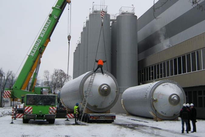 Milžiniškos cisternos alui gali laikinai sutrikdyti eismą