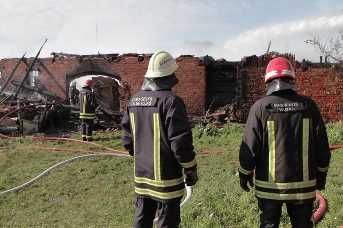 Fermoje Žardupės gatvėje naktį vėl buvo pastebėti gaisro židiniai