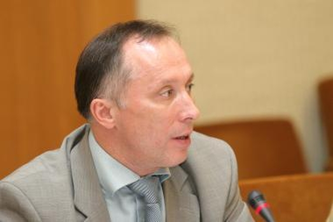 Sprendimas A.Brazausko karsto nenešti į Katedrą kelia spekuliacijų, sako A.Krupavičius