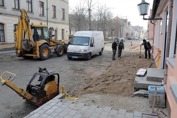 Uostamiesčio kelininkai grįžta prie gatvių remonto