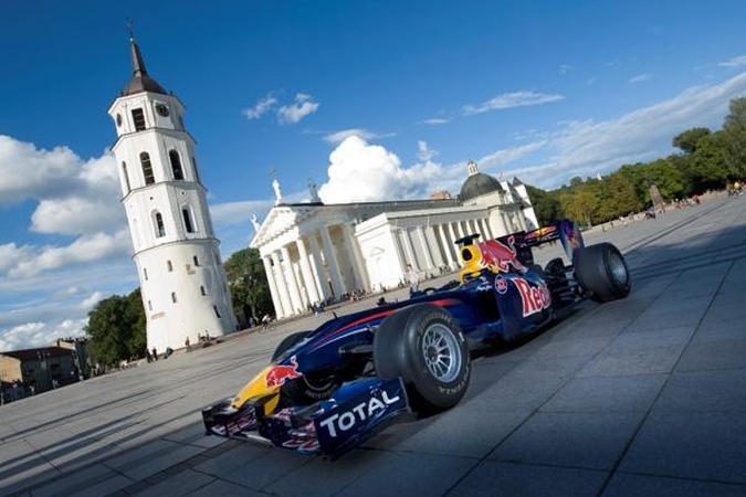 „Formulės 1“ bolidas – jau sostinėje