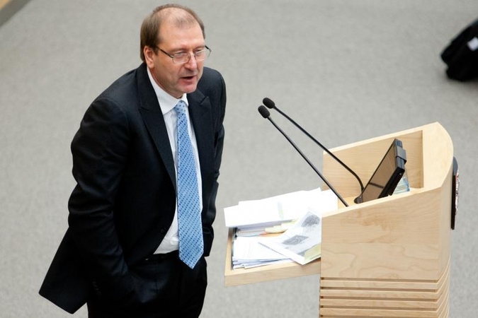 V.Uspaskichas turės varstyti teismų duris – jo neliečiamybė panaikinta