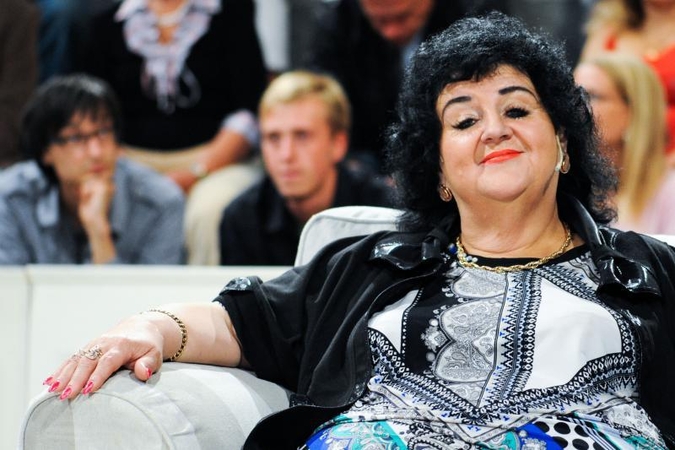 V.Katunskytės kompaktinių plokštelių siuntą suklastojo pati dainininkė