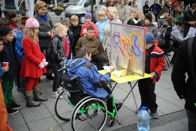 Neįgalieji sveikuosius mokė tolerancijos