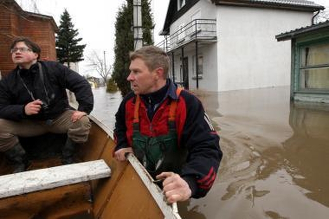 Vyriausybės ekstremalių situacijų komisijos sprendimai nuo šiol privalomi ir gyventojams