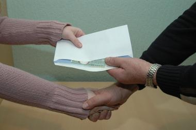 Klaipėdiečiams - atlyginimai „vokeliuose“ 