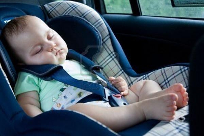 Pristatytas leidinys vairuojantiems tėvams „Vaikas automobilyje“