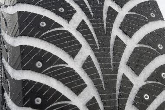 Žieminių padangų testų  favoritai - „Goodyear" ir „Dunlop"