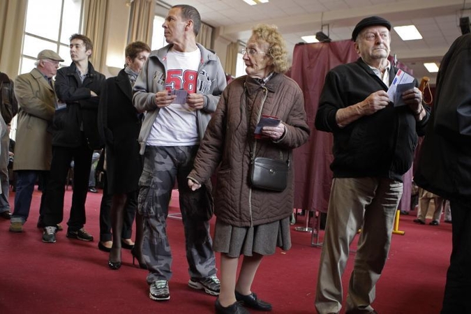 Prezidentą renkantys Prancūzijos piliečiai balsuoja gausiai
