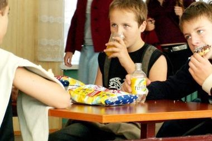 Nemokamo maitinimo nebegaus beveik pusę mokinių
