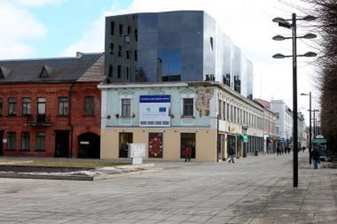Stiklinį antstatą siūlo nugriauti