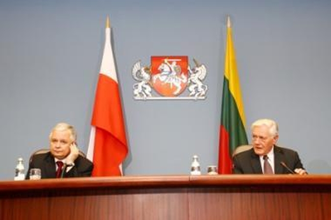 V. Adamkus pritaria lenkiškų pavardžių rašymui originalo kalba (papildyta)