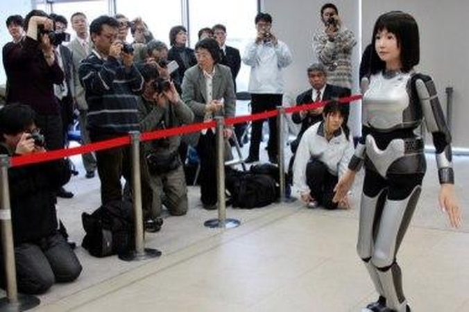 Japonų robotas ateityje pakeis manekenes