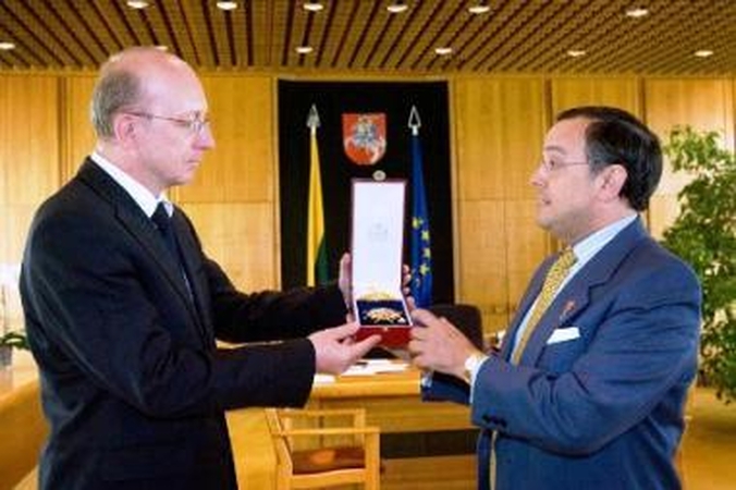 A.Valinskui įteiktas Izabelės katalikės ordinas