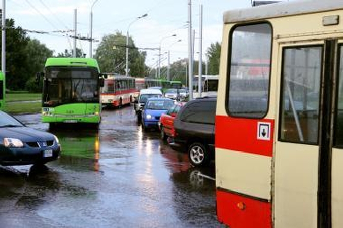 Visi „Autrolio“ darbuotojai nestreikuos, tik - vairuotojai (papildyta)