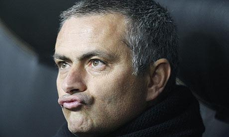J.Mourinho mokosi anglų kalbos ir dairosi buto Mančesteryje