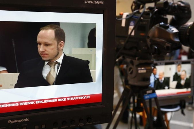 A.B.Breiviko teisėjas per teismą žaidė kortomis
