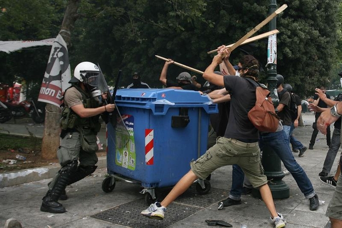 Belfaste per riaušes nukentėjo 22 policininkai