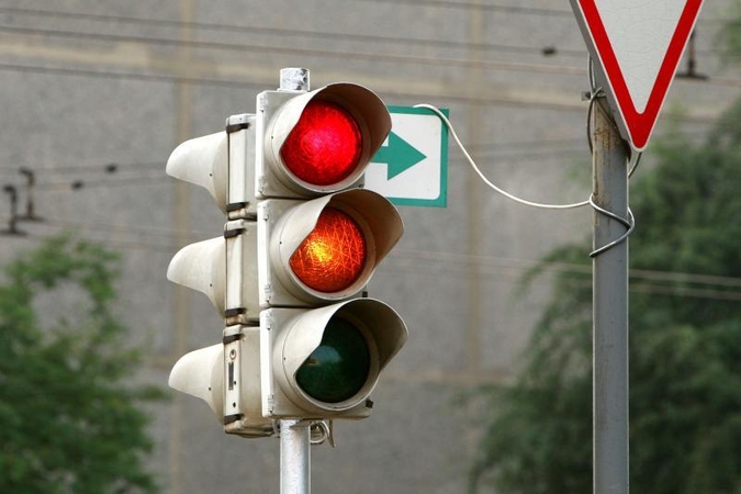 Kretingos ir Panevėžio gatvių sankryžoje esantis šviesoforas sugedo