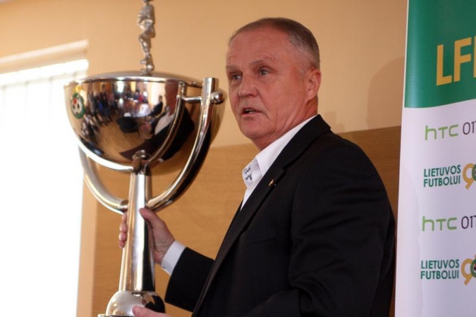 J. Kvedarui grąžintas Lietuvos futbolo federacijos vairas
