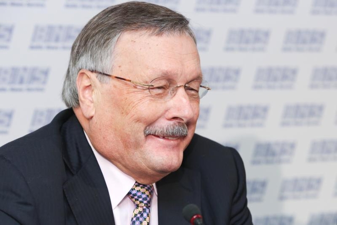 Lenktynininkui S. Brundzai pusmečiui atimta teisė vairuoti