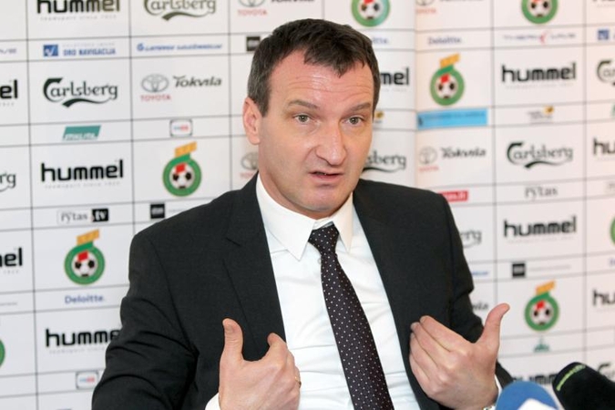 C.Laszlo giriasi - darbe jis nuo 8 ryto, žmonės jo darbo neįvertina
