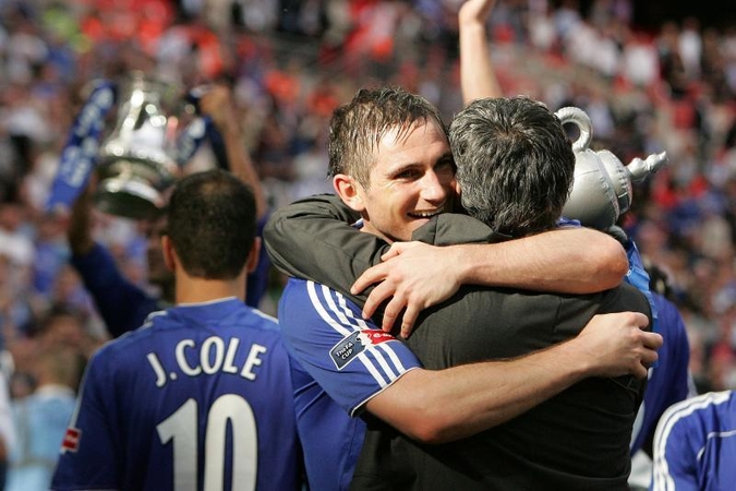J.Mourinho vėl siekia prisivilioti F.Lampardą