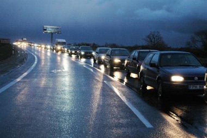 Automobilių mokestis galėtų siekti iki 20 litų