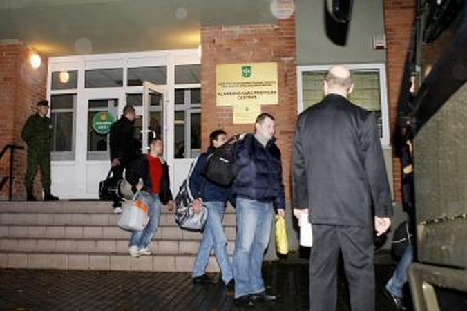 Klaipėda išlydėjo būsimuosius profesionalius karius