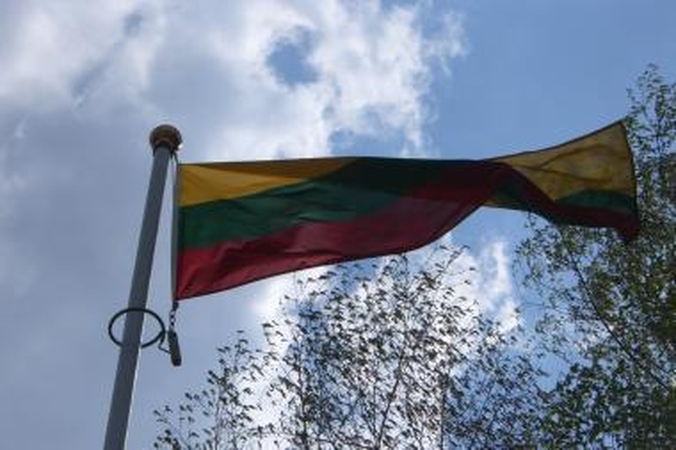 Vilniuje nuo teismo pastato pavogta vėliava