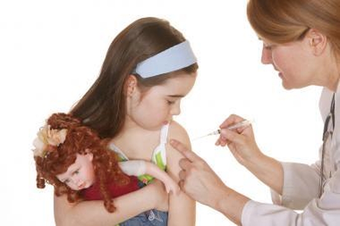 Medikai ragina vasarą paskiepyti vaikus 