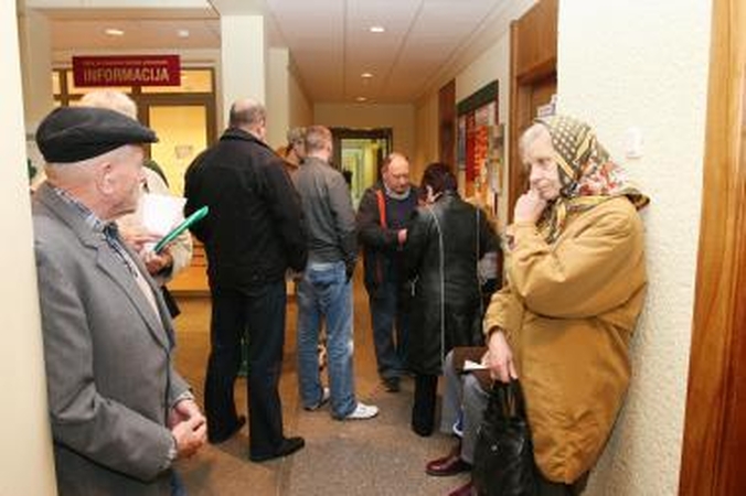 Dėl pažymos apie gyvenamąją vietą vėl teks stoti į eilę