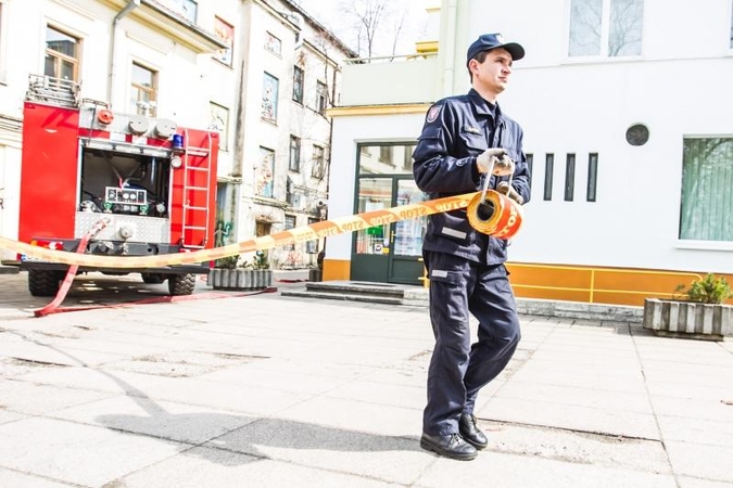 Gesinti Lėlių teatro sulėkė 7 ugniagesių automobiliai