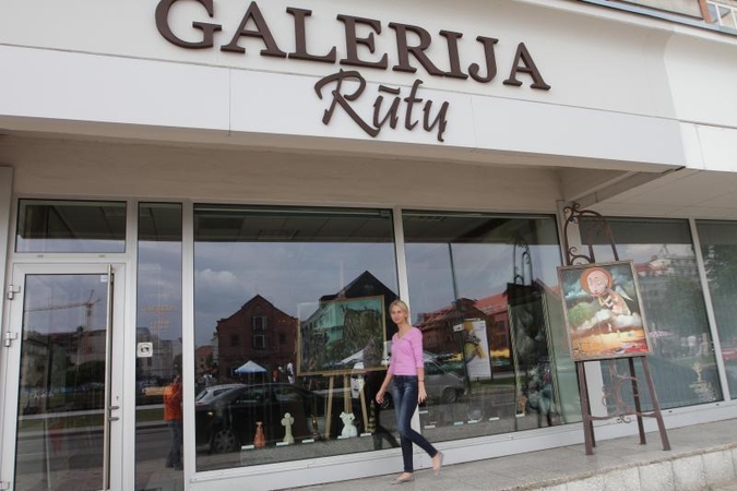 Gatvėje prie galerijos – paveikslas