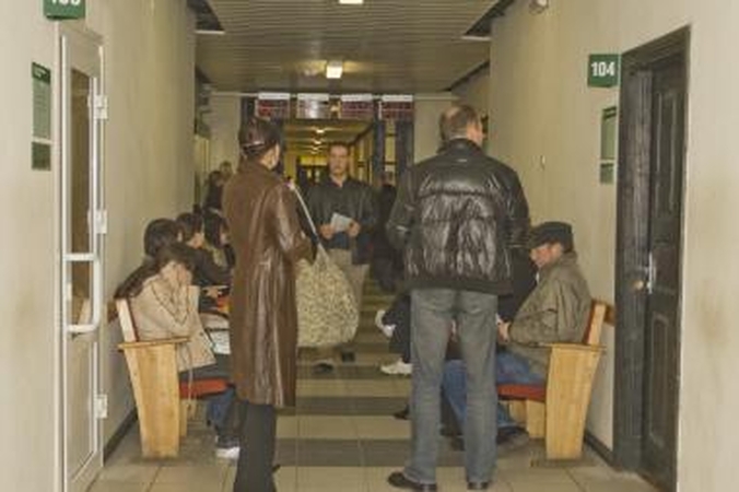 Prisiimti nedarbo naštos nėra kam